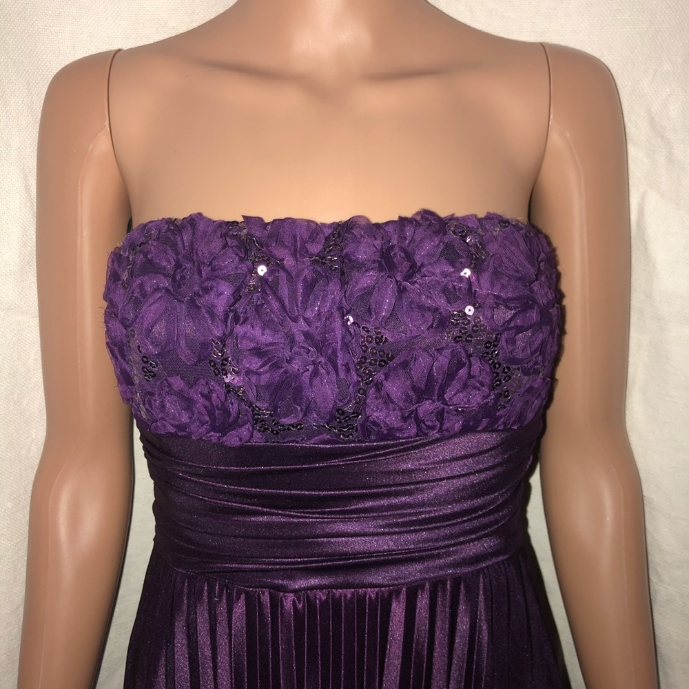 PROM/HOMECOMING DRESS PURPLE WITH FLORAL DETAIL